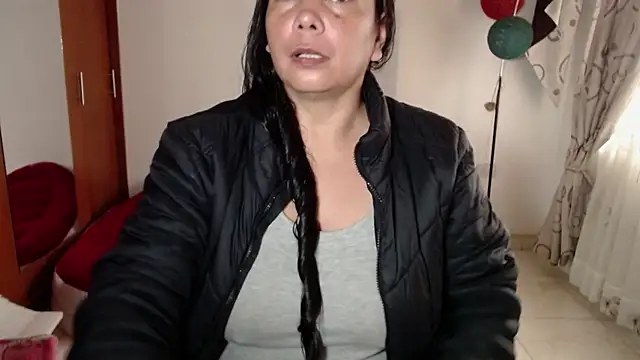 Snapshot of vivian-milf chatting on December 4, 2025, 12:37 pm vivian-milf online show from December 4, 2025, 12:37 pm