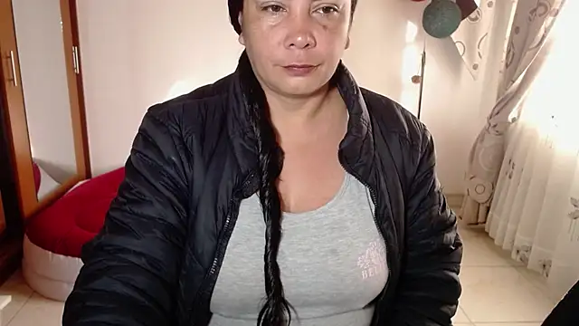 vivian-milf online show from February 10, 2026, 12:26 pm