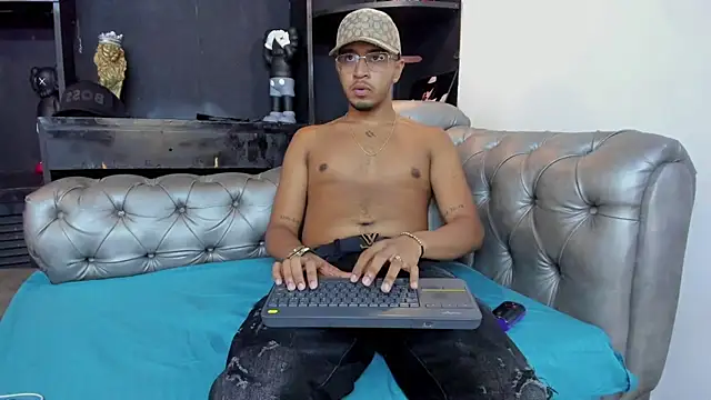 Snapshot of Brand_Collins chatting on December 3, 2025, 9:03 pm Brand Collins online show from December 3, 2025, 9:03 pm