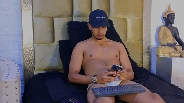 Snapshot of Brand_Collins chatting on December 5, 2025, 8:39 pm Brand Collins online show from December 5, 2025, 8:39 pm