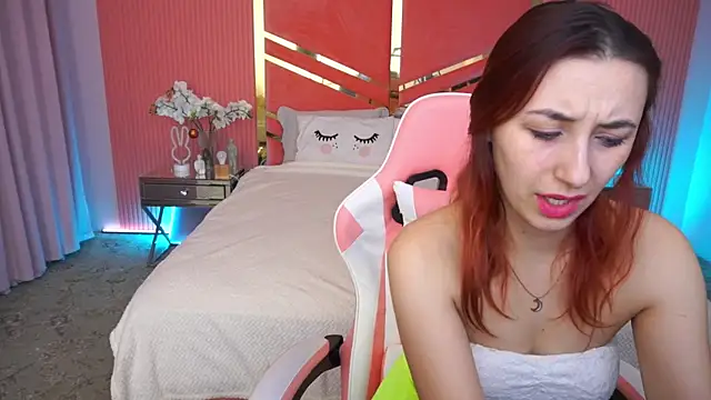 RoxieRay online show from December 22, 2025, 3:45 pm