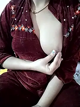 Snapshot of RASHMI_SHARMA9 chatting on January 8, 2026, 5:52 pm RASHMI SHARMA9 online show from January 8, 2026, 5:52 pm