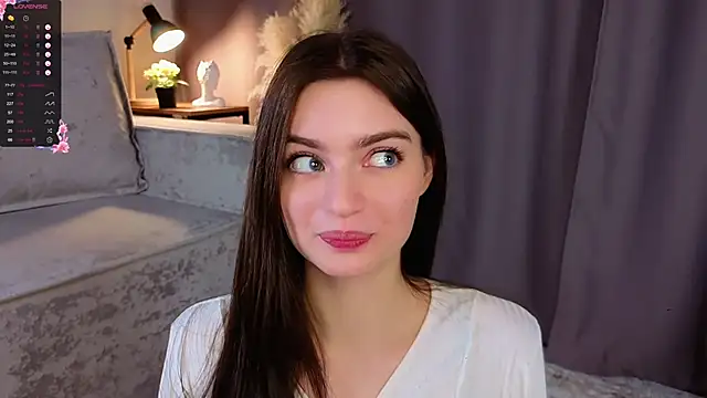 Snapshot of Sara_Kinsly chatting on December 1, 2025, 6:14 am Sara Kinsly online show from December 1, 2025, 6:14 am