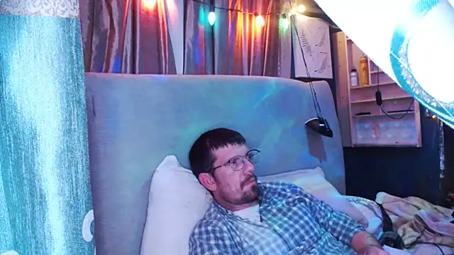 Snapshot of Roadie0187 chatting on December 21, 2025, 7:21 am Roadie0187 online show from December 21, 2025, 7:21 am