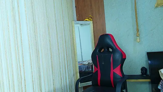 Snapshot of kim_curlyy chatting on March 25, 2026, 1:21 pm kim curlyy online show from March 25, 2026, 1:21 pm