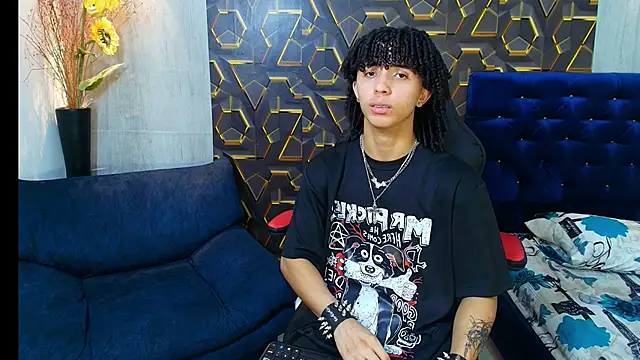 Snapshot of kim_curlyy chatting on April 18, 2026, 8:31 pm kim curlyy online show from April 18, 2026, 8:31 pm