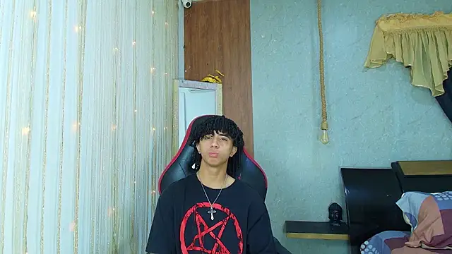 Snapshot of kim_curlyy chatting on March 9, 2026, 2:09 pm kim curlyy online show from March 9, 2026, 2:09 pm