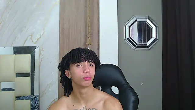 Snapshot of kim_curlyy chatting on May 24, 2026, 5:13 pm kim curlyy online show from May 24, 2026, 5:13 pm
