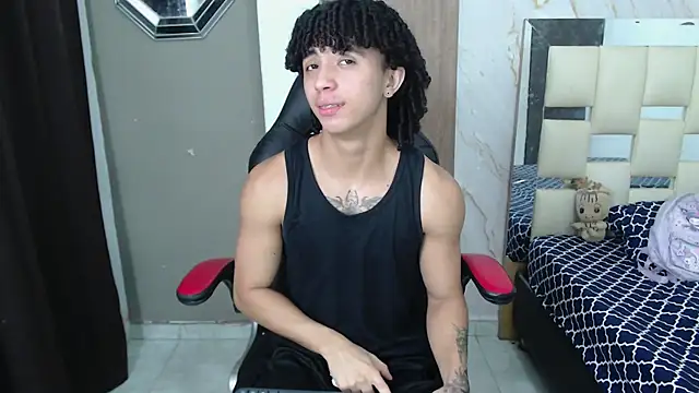 Snapshot of kim_curlyy chatting on May 27, 2026, 1:07 pm kim curlyy online show from May 27, 2026, 1:07 pm