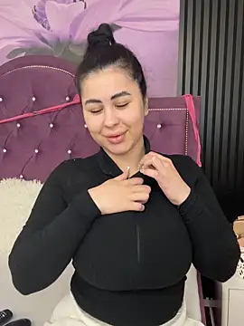 Snapshot of MegaBoobsDeee chatting on April 7, 2026, 3:58 pm MegaBoobsDeee online show from April 7, 2026, 3:58 pm