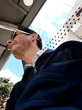 Fuegosutil online show from December 1, 2025, 5:47 pm