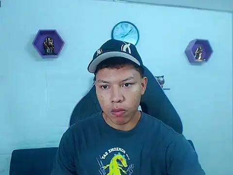 Snapshot of marcus_20 chatting on December 16, 2025, 1:37 pm marcus 20 online show from December 16, 2025, 1:37 pm