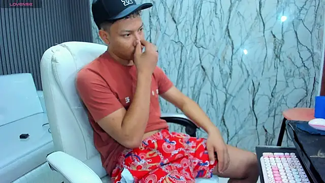 Snapshot of marcus_20 chatting on December 1, 2025, 1:56 pm marcus 20 online show from December 1, 2025, 1:56 pm