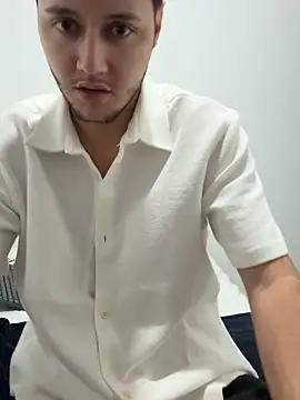 Snapshot of RicoValen chatting on February 17, 2026, 1:36 am RicoValen online show from February 17, 2026, 1:36 am