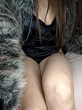 lizzy     online show from December 1, 2025, 7:04 pm