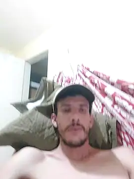 Snapshot of Surf_boy8 chatting on December 5, 2025, 2:54 am Surf boy8 online show from December 5, 2025, 2:54 am