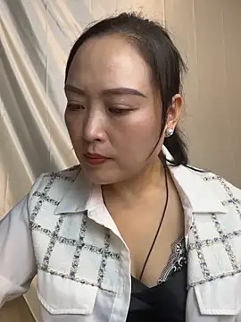 Snapshot of TL-46 chatting on November 26, 2025, 8:58 am TL-46 online show from November 26, 2025, 8:58 am