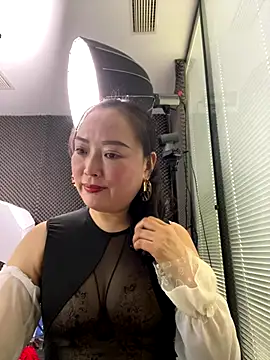 Snapshot of TL-46 chatting on November 28, 2025, 7:52 am TL-46 online show from November 28, 2025, 7:52 am