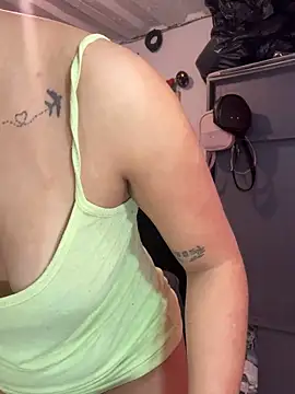 atenea132 online show from November 26, 2025, 4:40 pm