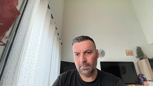 Snapshot of coolsmith81 chatting on June 3, 2026, 7:20 am coolsmith81 online show from June 3, 2026, 7:20 am