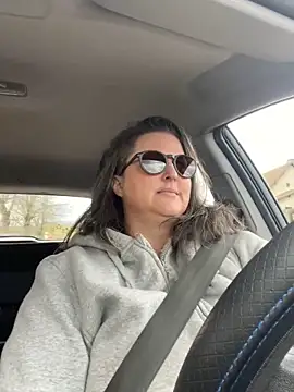 bea french curvy online show from February 3, 2026, 12:21 pm