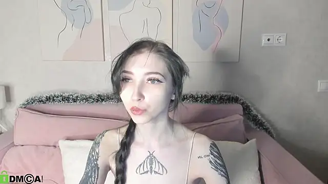 Snapshot of Ellen_Hops chatting on December 22, 2025, 9:20 am Ellen Hops online show from December 22, 2025, 9:20 am