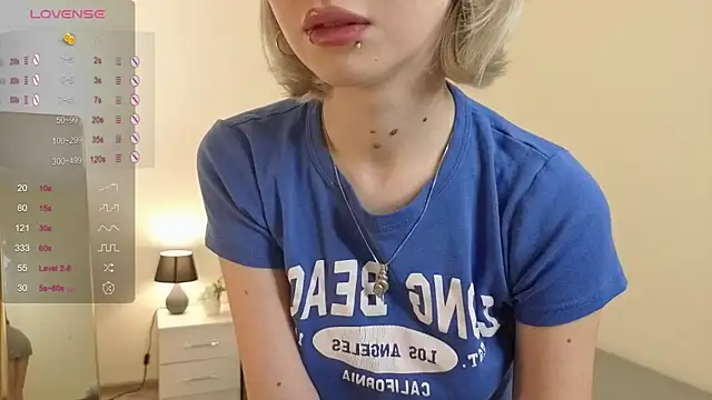 Snapshot of ember_graws chatting on December 5, 2025, 8:13 am ember graws online show from December 5, 2025, 8:13 am