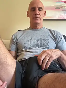 Snapshot of Elosoo chatting on April 22, 2026, 2:57 pm Elosoo online show from April 22, 2026, 2:57 pm