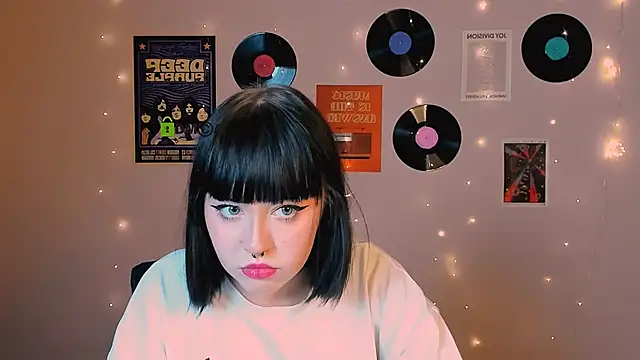 mira cool  online show from December 15, 2025, 8:25 pm