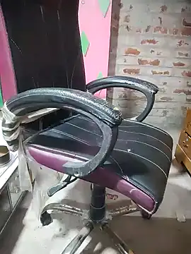 livaroy online show from November 28, 2025, 11:38 pm