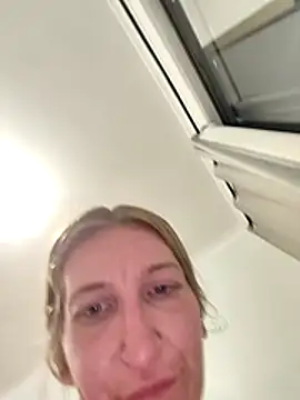 Snapshot of Skyme2713 chatting on April 1, 2026, 9:01 pm Skyme2713 online show from April 1, 2026, 9:01 pm