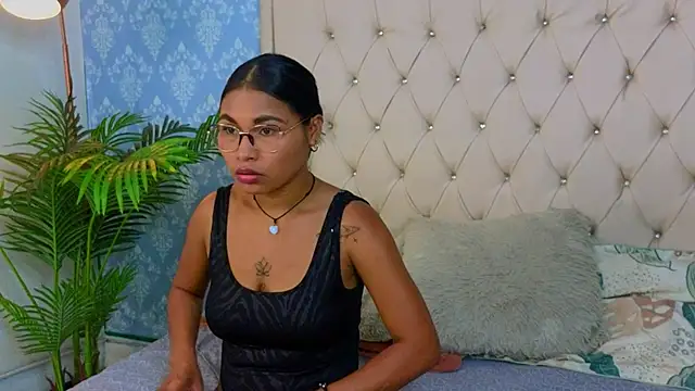 Miaa Collinss online show from November 28, 2025, 8:31 pm