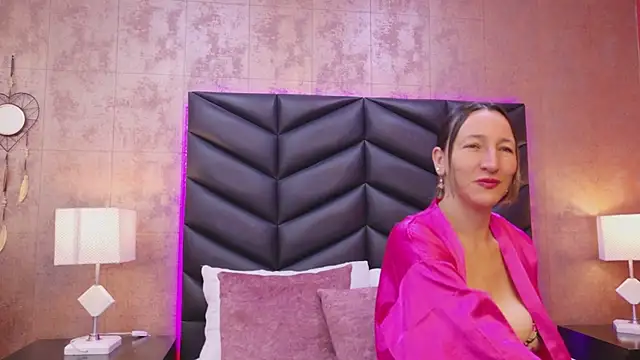 Snapshot of KeylaTompson chatting on December 19, 2025, 11:23 am KeylaTompson online show from December 19, 2025, 11:23 am