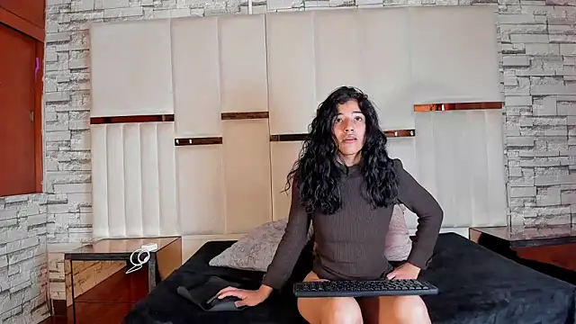 Snapshot of peachrouge chatting on May 19, 2026, 4:47 pm peachrouge online show from May 19, 2026, 4:47 pm