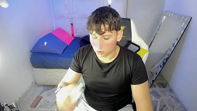 Snapshot of d_moneyy_ chatting on December 23, 2025, 3:28 am d moneyy online show from December 23, 2025, 3:28 am