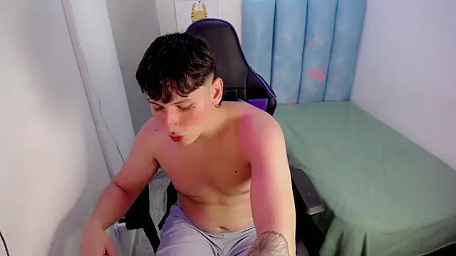 Snapshot of d_moneyy_ chatting on December 5, 2025, 8:28 pm d moneyy online show from December 5, 2025, 8:28 pm