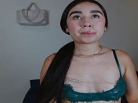Snapshot of SiennaLorens chatting on May 13, 2026, 11:12 pm SiennaLorens online show from May 13, 2026, 11:12 pm