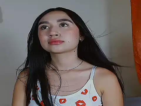 Snapshot of SiennaLorens chatting on May 28, 2026, 10:37 pm SiennaLorens online show from May 28, 2026, 10:37 pm