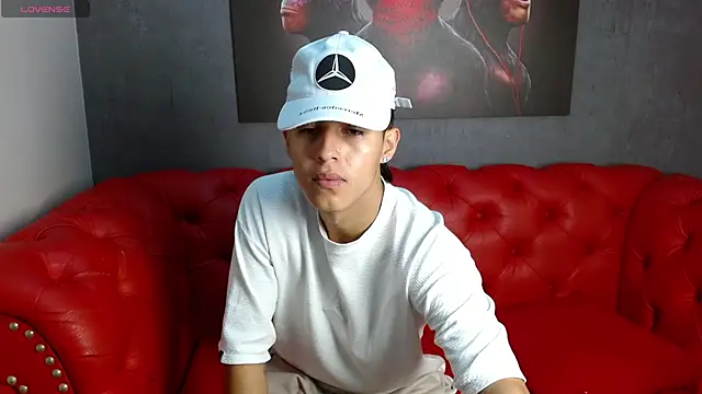 Snapshot of Ethan_Jamees chatting on December 17, 2025, 2:44 pm Ethan Jamees online show from December 17, 2025, 2:44 pm