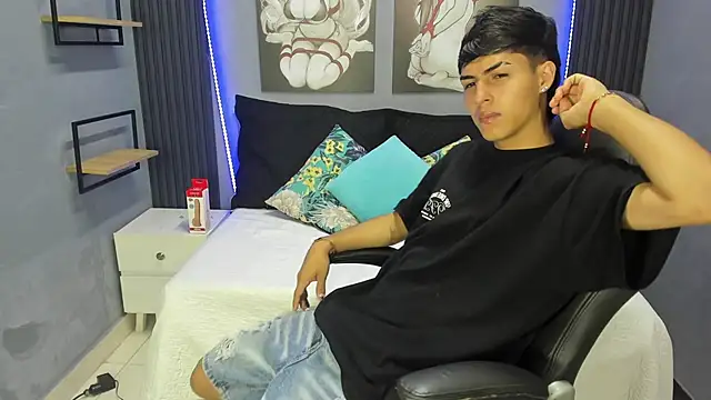 Snapshot of Ethan_Jamees chatting on December 15, 2025, 2:56 pm Ethan Jamees online show from December 15, 2025, 2:56 pm