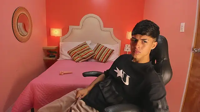 Snapshot of Ethan_Jamees chatting on December 22, 2025, 2:06 pm Ethan Jamees online show from December 22, 2025, 2:06 pm