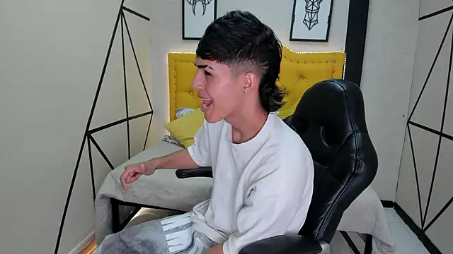 Snapshot of Ethan_Jamees chatting on February 25, 2026, 7:25 pm Ethan Jamees online show from February 25, 2026, 7:25 pm