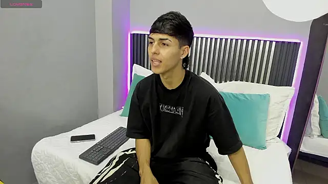 Snapshot of Ethan_Jamees chatting on March 3, 2026, 8:16 pm Ethan Jamees online show from March 3, 2026, 8:16 pm