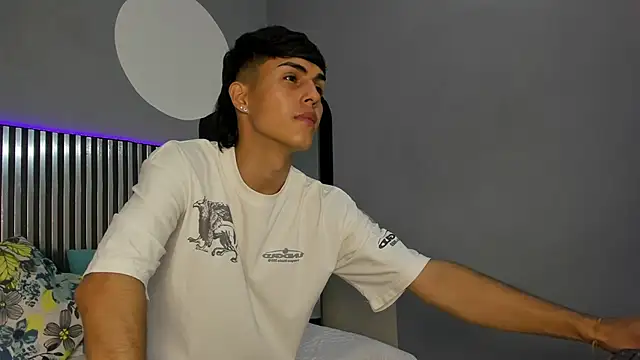 Snapshot of Ethan_Jamees chatting on January 17, 2026, 7:39 pm Ethan Jamees online show from January 17, 2026, 7:39 pm