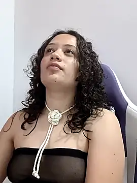 Snapshot of Alana_444 chatting on May 9, 2026, 3:43 am Alana 444 online show from May 9, 2026, 3:43 am