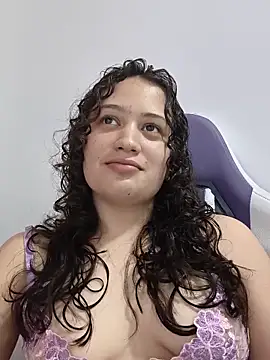 Snapshot of Alana_444 chatting on May 17, 2026, 4:34 am Alana 444 online show from May 17, 2026, 4:34 am