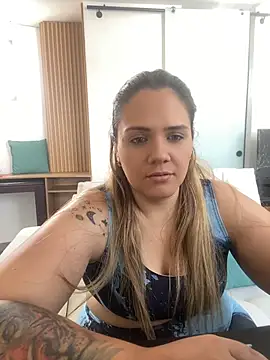 LoreinnFox online show from April 21, 2026, 4:24 pm