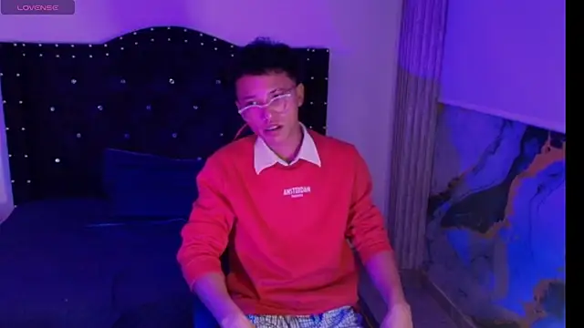 thian blakee online show from December 1, 2025, 4:02 am