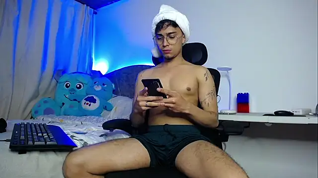 Thyler west23 online show from December 2, 2025, 3:30 am