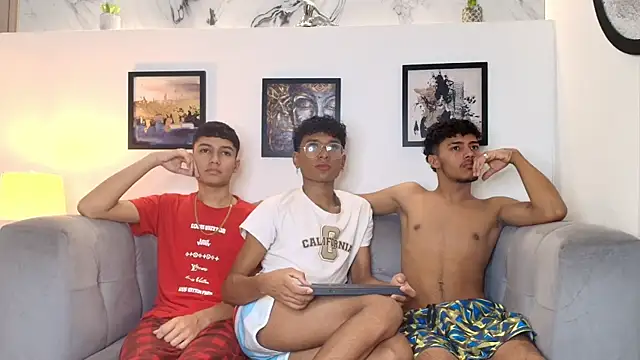 Snapshot of COUPLES_BOYS chatting on February 25, 2026, 1:28 am COUPLES BOYS online show from February 25, 2026, 1:28 am